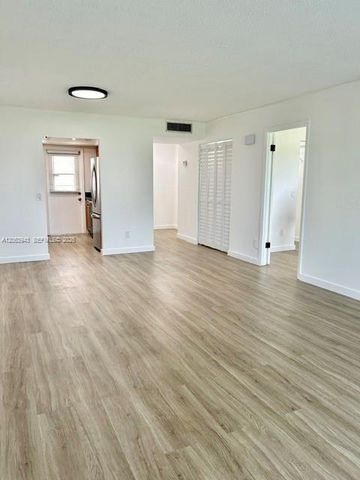 2431 SW 82nd Ave 204, Davie, FL 33324