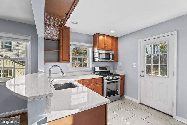 2325 FAIRVIEW TER, Alexandria, VA 22303