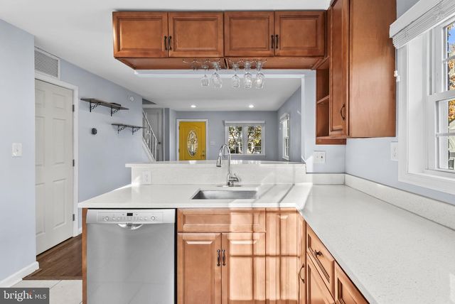 2325 FAIRVIEW TER, Alexandria, VA 22303