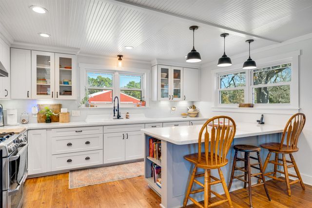 5624 E FM 323, Palestine, TX 75801