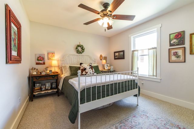 5624 E FM 323, Palestine, TX 75801