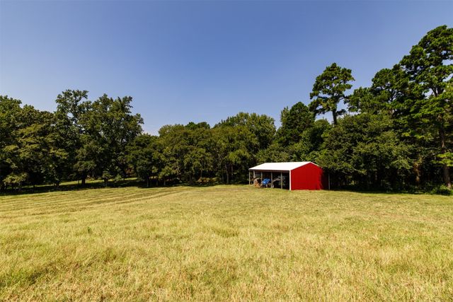 5624 E FM 323, Palestine, TX 75801