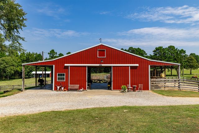 5624 E FM 323, Palestine, TX 75801