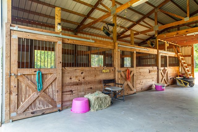 5624 E FM 323, Palestine, TX 75801