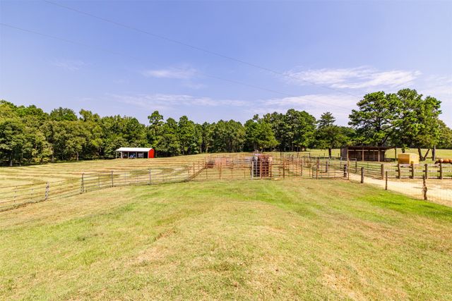 5624 E FM 323, Palestine, TX 75801