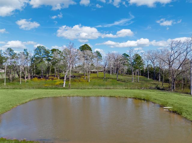 5624 E FM 323, Palestine, TX 75801