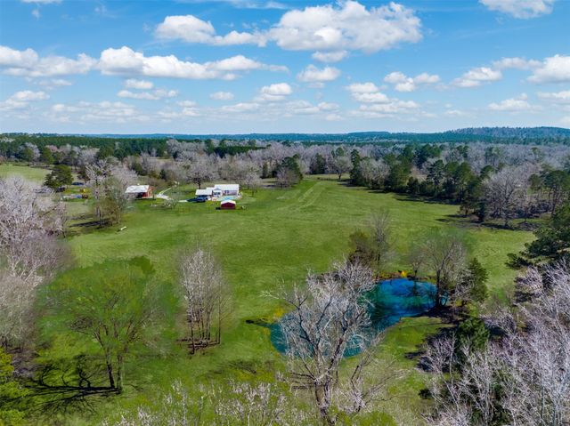 5624 E FM 323, Palestine, TX 75801