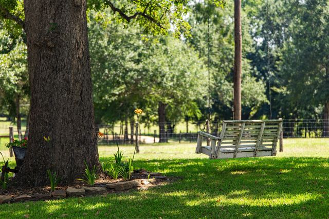 5624 E FM 323, Palestine, TX 75801