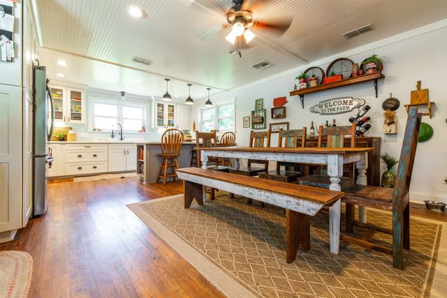 5624 E FM 323, Palestine, TX 75801