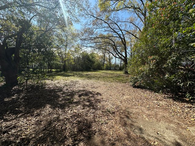 137 W 5th Ave., Petal, MS 39465