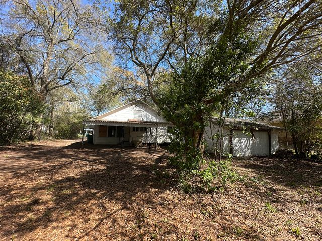 137 W 5th Ave., Petal, MS 39465