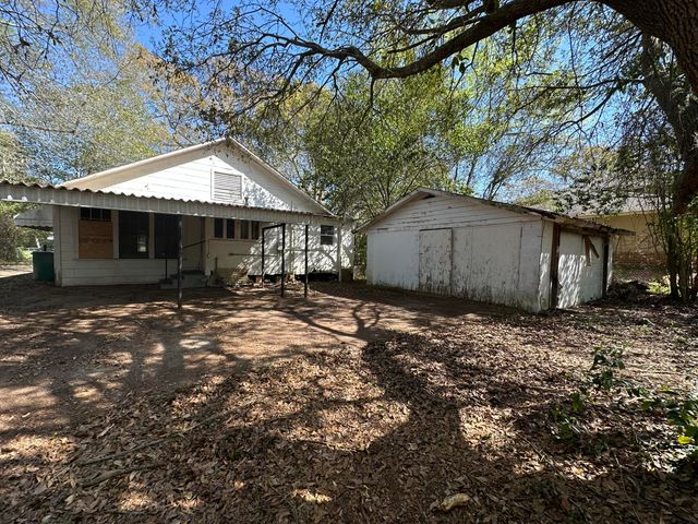 137 W 5th Ave., Petal, MS 39465