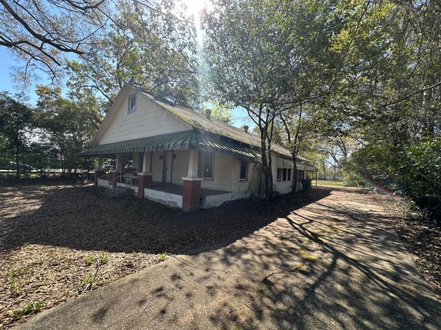 137 W 5th Ave., Petal, MS 39465