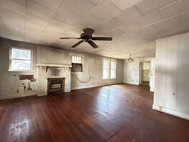 137 W 5th Ave., Petal, MS 39465