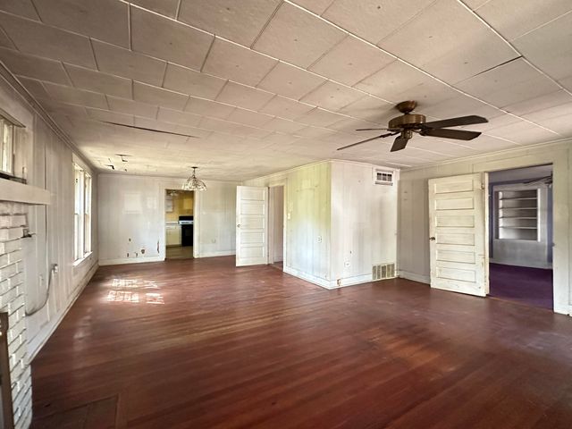 137 W 5th Ave., Petal, MS 39465