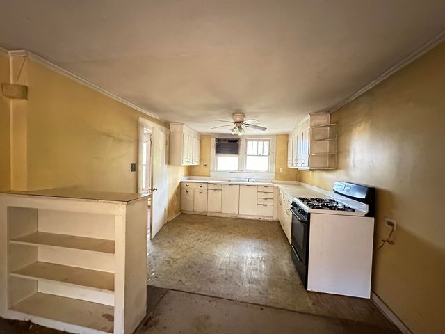 137 W 5th Ave., Petal, MS 39465