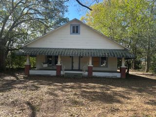 137 W 5th Ave., Petal, MS 39465