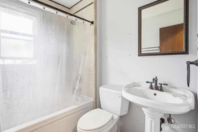 3 Wilkens Drive, Piscataway, NJ 08854