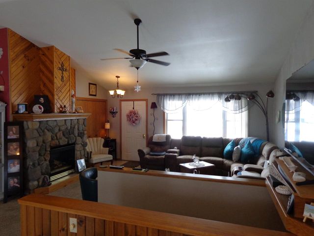 2110 E BREEZEWOOD COURT, Plover, WI 54467
