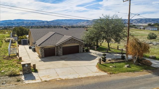 4534 W Columbia Way, Quartz Hill, CA 93536