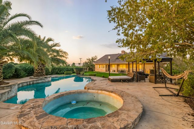 4534 W Columbia Way, Quartz Hill, CA 93536