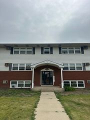 1025 N Farnsworth Avenue H, Aurora, IL 60505