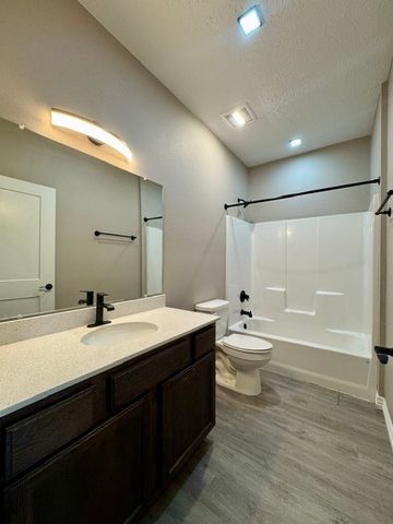 203 N 13th Street 101, Rogers, AR 72756