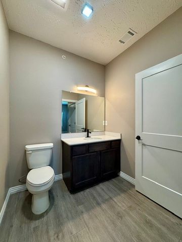 203 N 13th Street 101, Rogers, AR 72756
