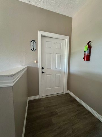 203 N 13th Street 101, Rogers, AR 72756
