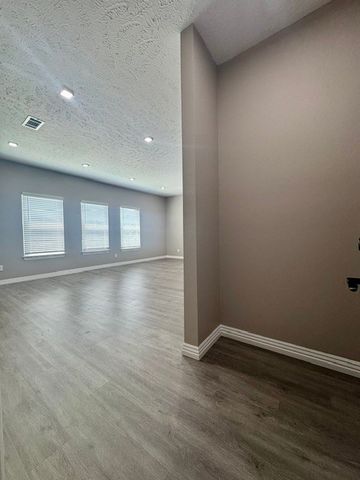 203 N 13th Street 101, Rogers, AR 72756