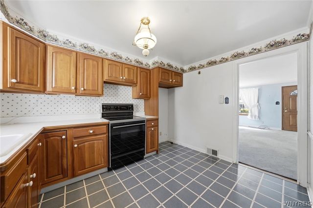 28 Linwood Avenue, Tonawanda, NY 14150