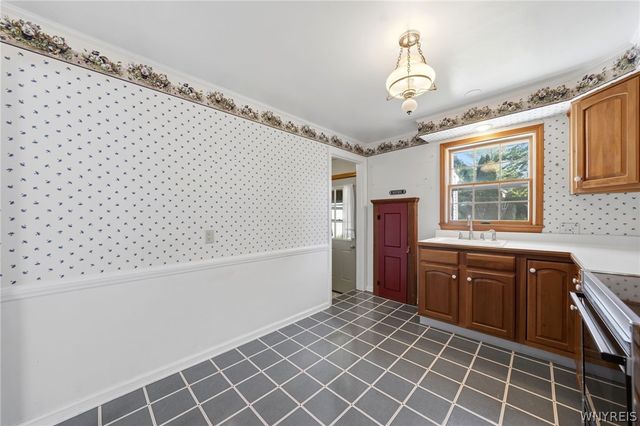 28 Linwood Avenue, Tonawanda, NY 14150