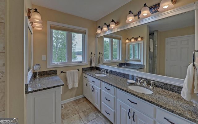 300 Knox Circle, Lavonia, GA 30553
