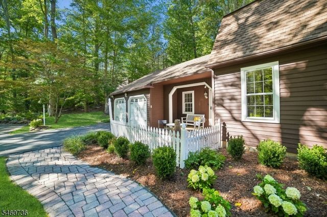36 Cora Ln, Chester Twp., NJ 07930