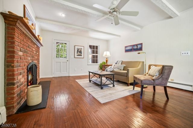36 Cora Ln, Chester Twp., NJ 07930