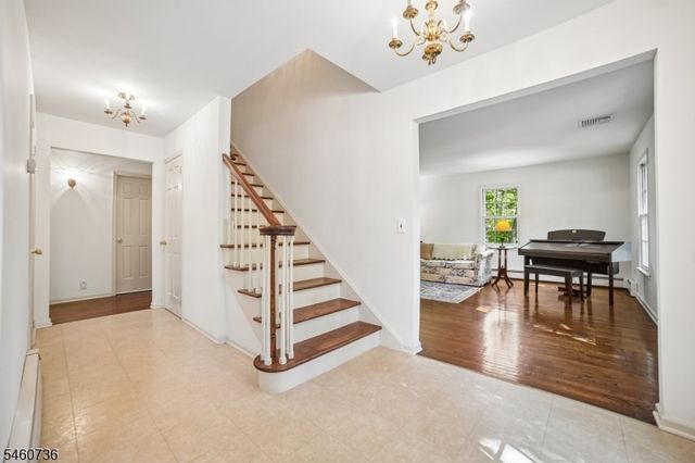 36 Cora Ln, Chester Twp., NJ 07930