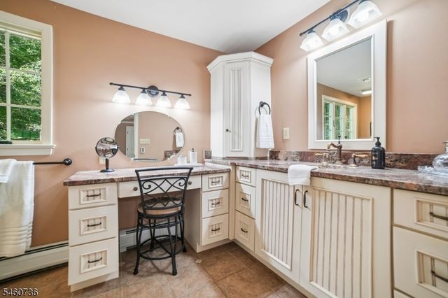 36 Cora Ln, Chester Twp., NJ 07930