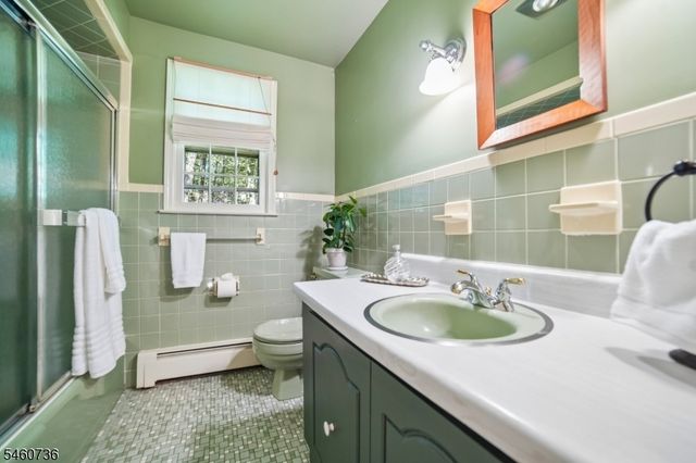 36 Cora Ln, Chester Twp., NJ 07930