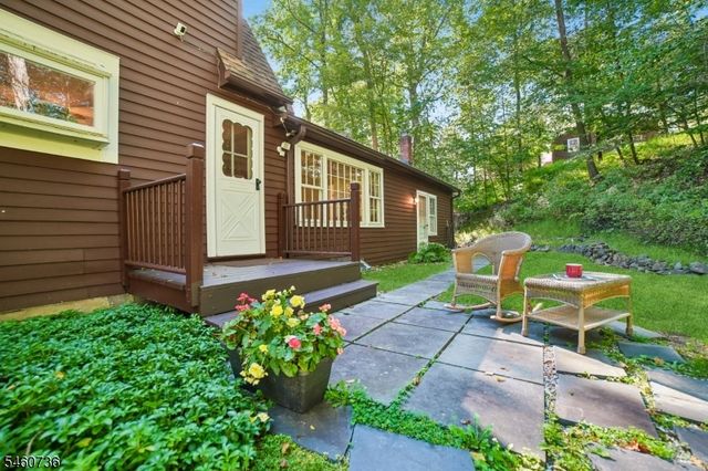 36 Cora Ln, Chester Twp., NJ 07930