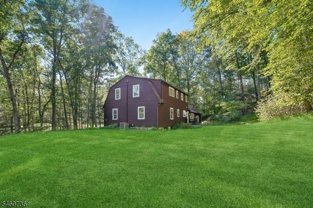 36 Cora Ln, Chester Twp., NJ 07930