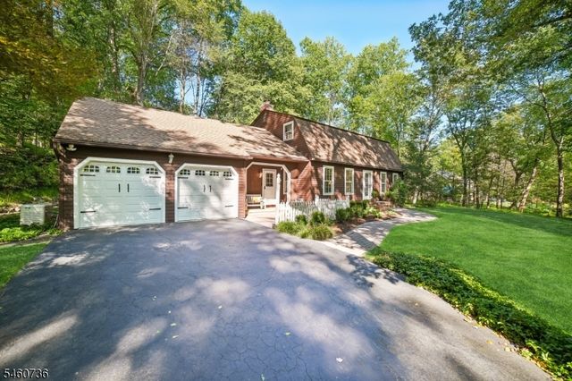 36 Cora Ln, Chester Twp., NJ 07930