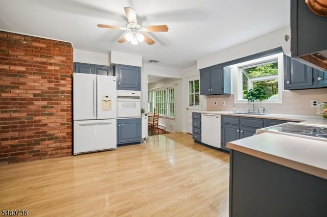 36 Cora Ln, Chester Twp., NJ 07930