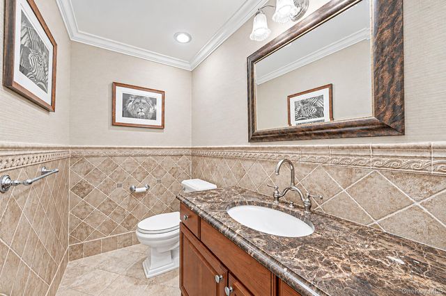 1140 Merritts Road, Farmingdale, NY 11735