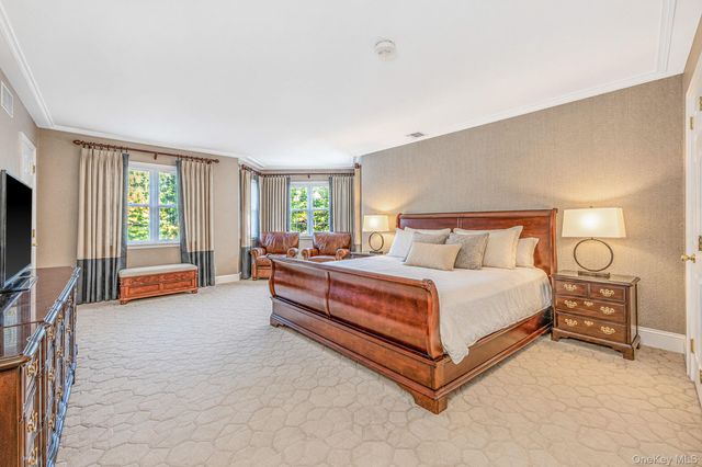 1140 Merritts Road, Farmingdale, NY 11735