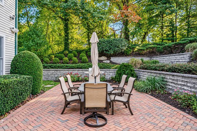 1140 Merritts Road, Farmingdale, NY 11735