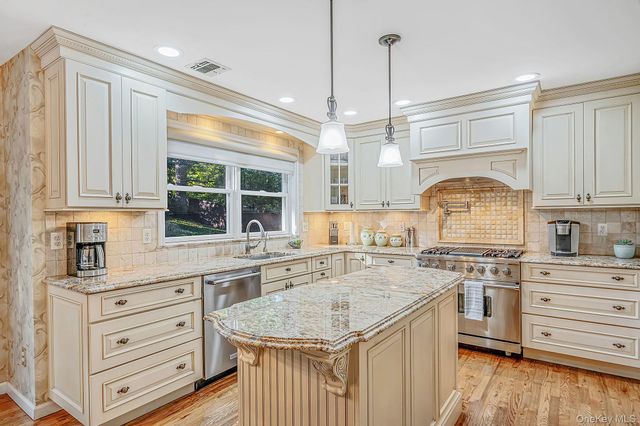 1140 Merritts Road, Farmingdale, NY 11735