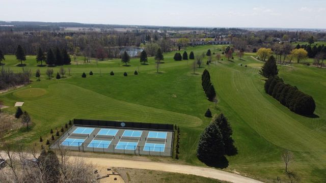 925 Tarrant DRIVE, Fontana, WI 53125
