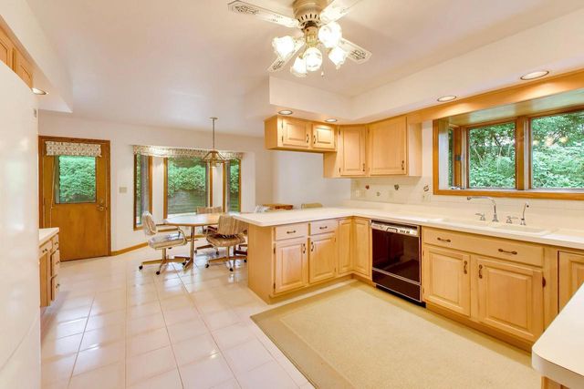 925 Tarrant DRIVE, Fontana, WI 53125
