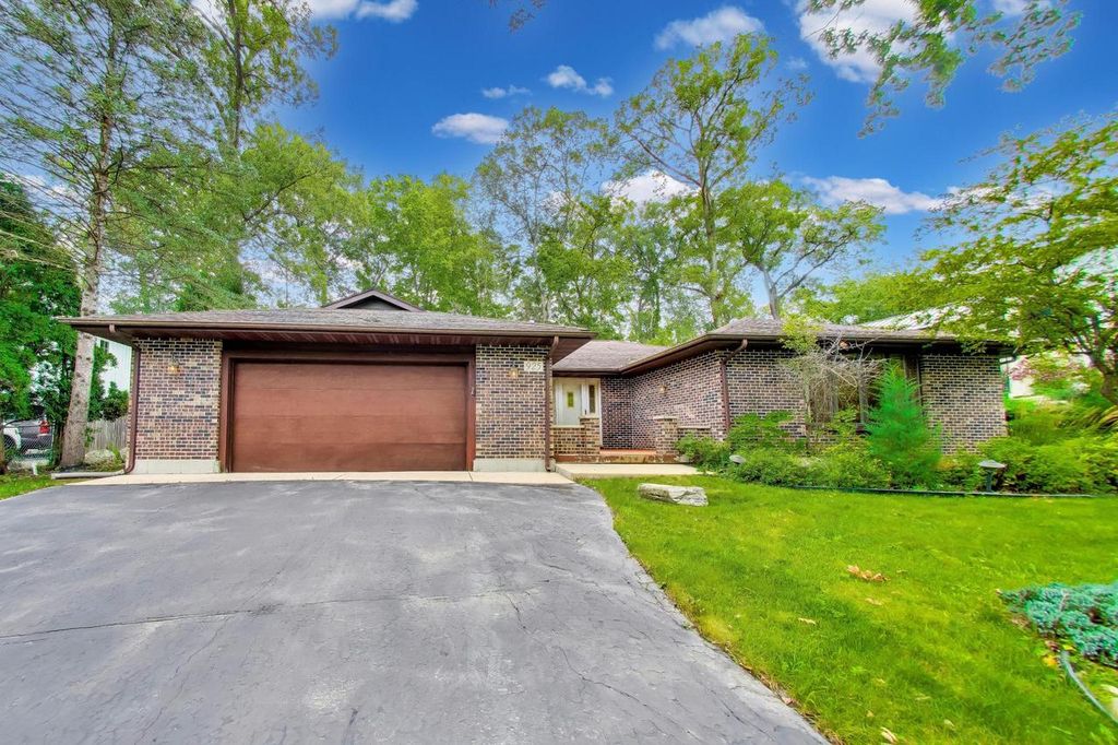 925 Tarrant DRIVE, Fontana, WI 53125