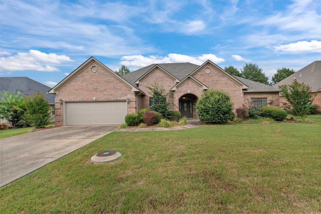 108 Bouriese Circle, Maumelle, AR 72113